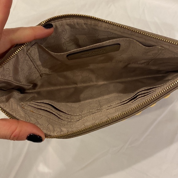 Michael Kors large wristlet - Picture 5 of 5